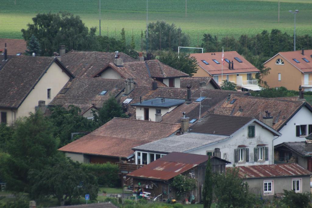 Au Coeur Du Vignoble Sur Bursins Bed and Breakfast Buitenkant foto