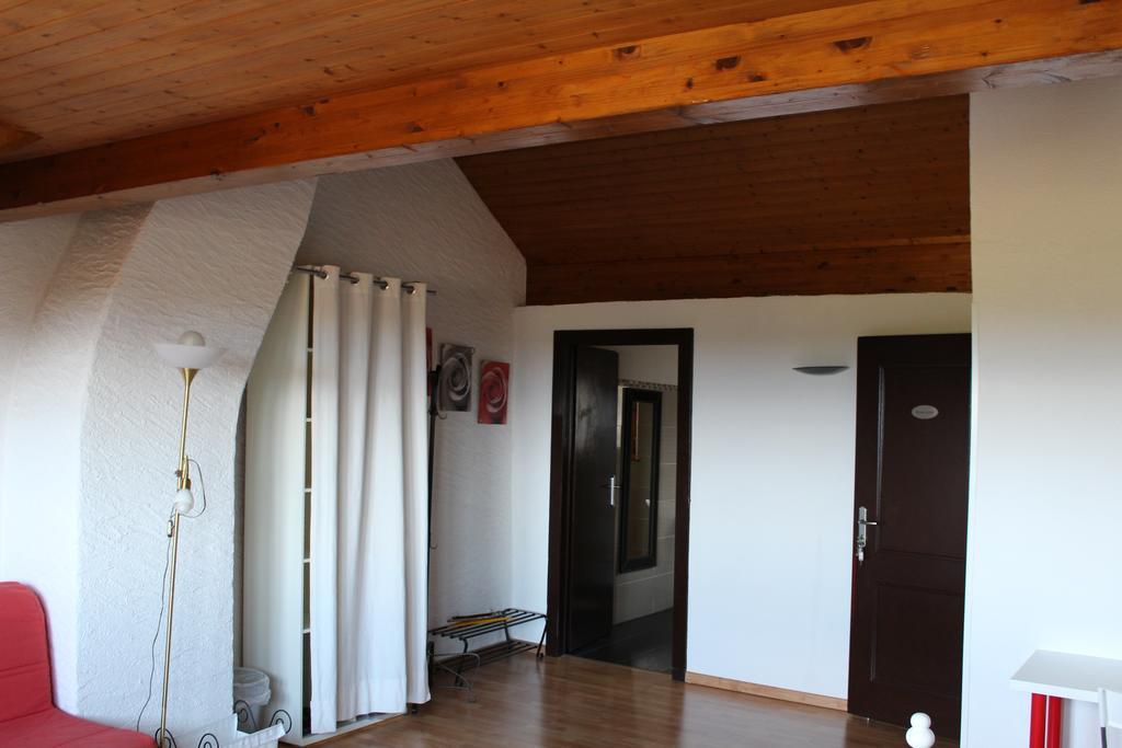 Au Coeur Du Vignoble Sur Bursins Bed and Breakfast Buitenkant foto