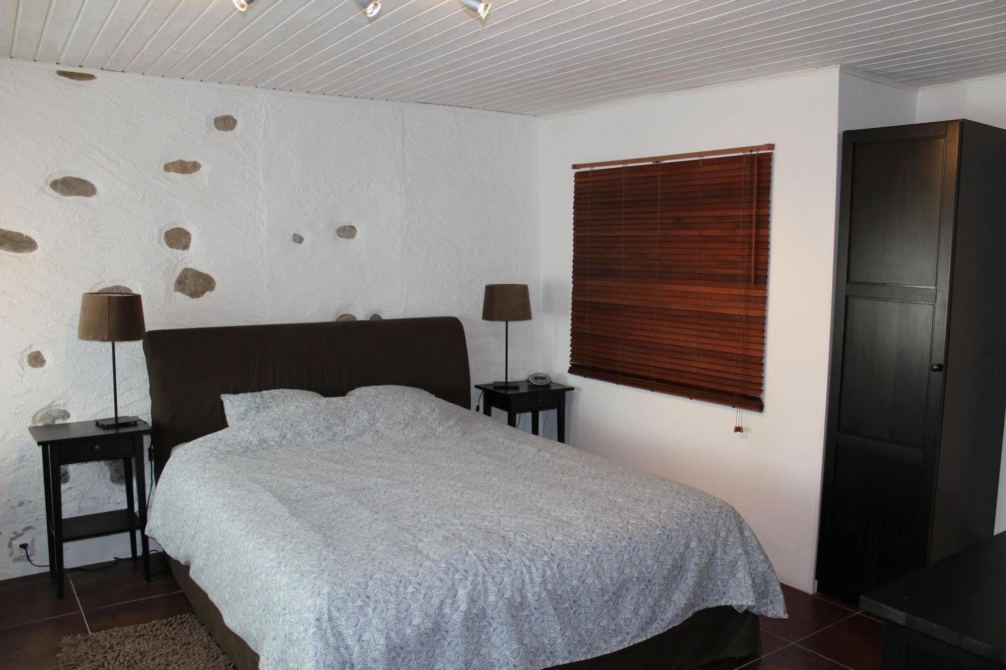 Au Coeur Du Vignoble Sur Bursins Bed and Breakfast Buitenkant foto
